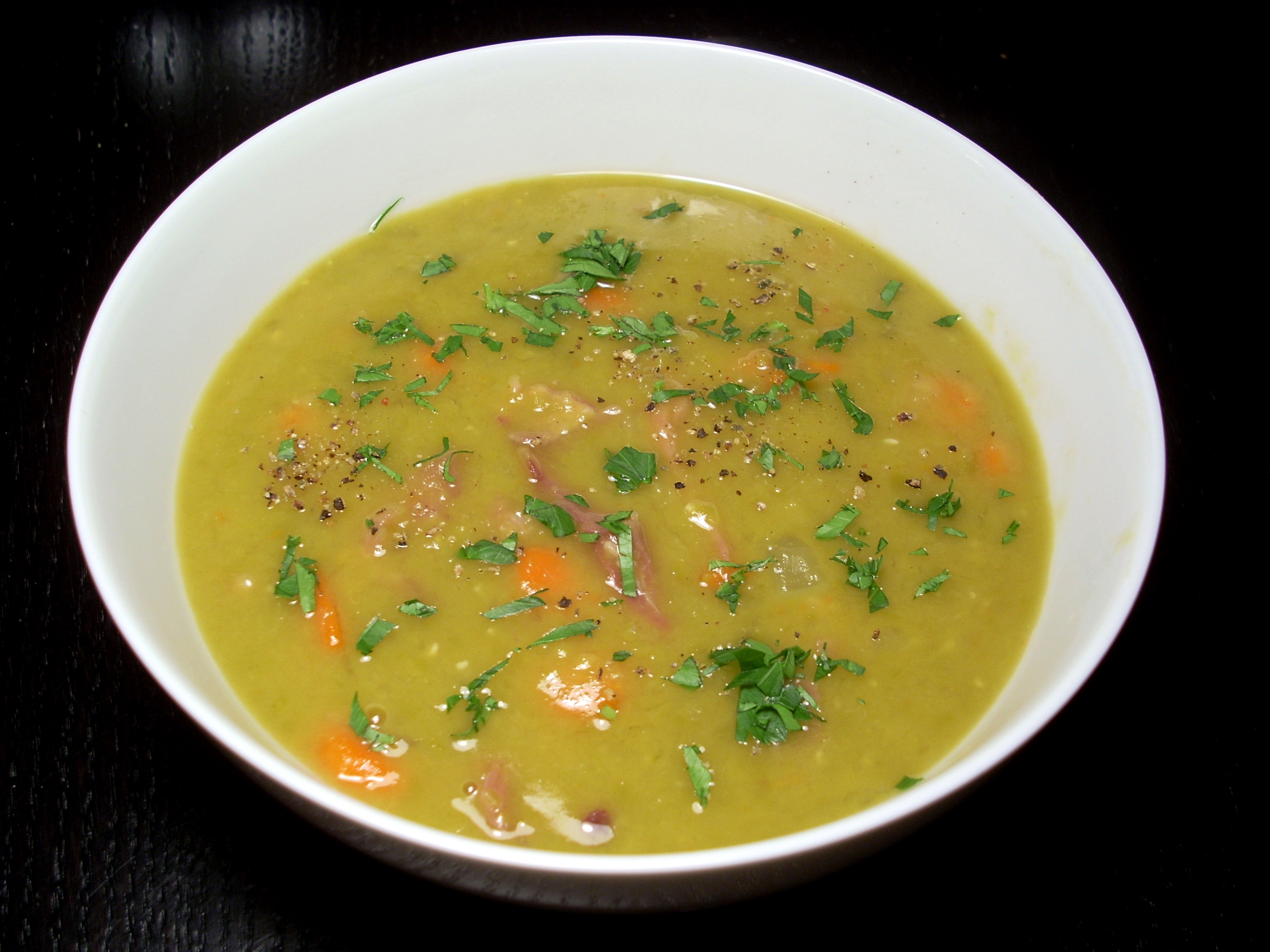 Копченый суп с горохом. Гороховая похлебка. Суп гороховый. Для супа. Горох для супа.